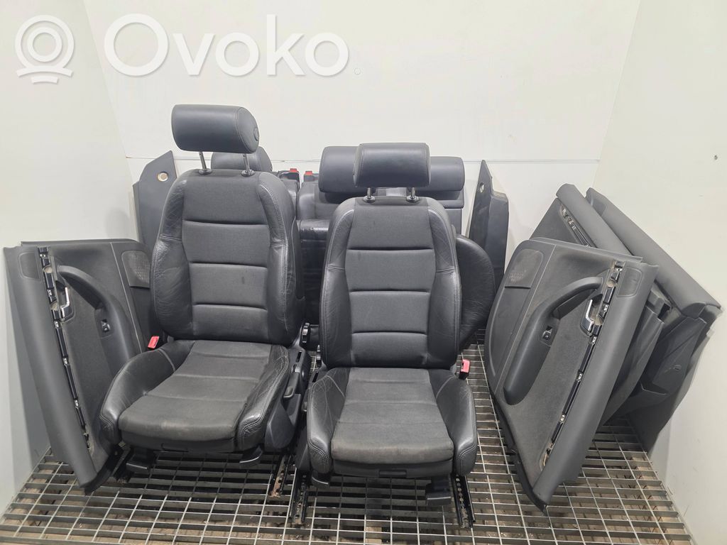 Audi A4 S4 B6 8E 8H Tapicerka / Komplet 