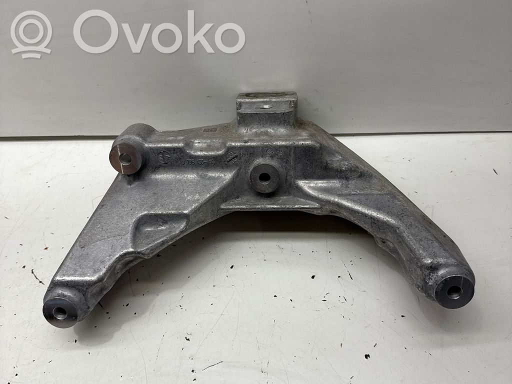 BMW iX1 Engine mounting bracket 