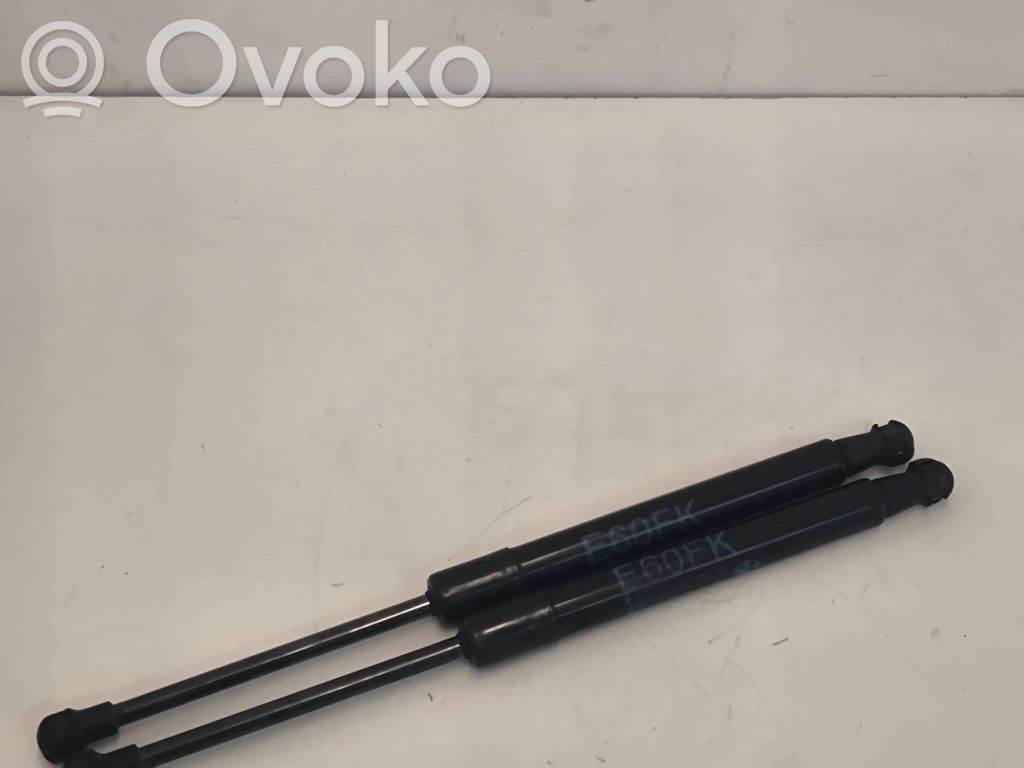 BMW 5 E60 E61 Dzinēja pārsega amortizators 