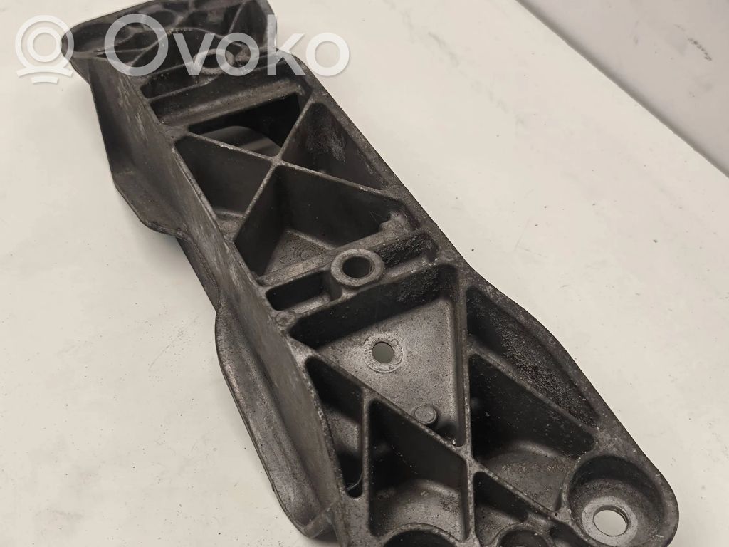 Gearbox mounting bracket   6767914