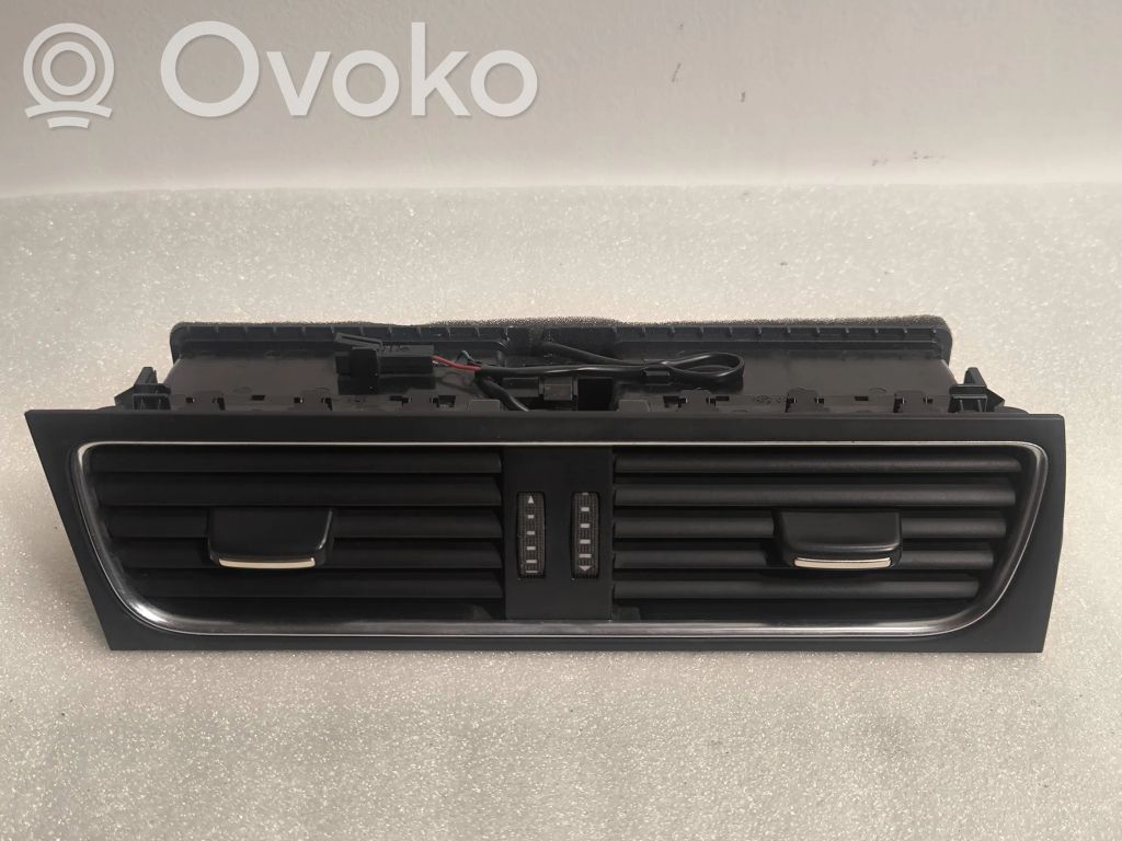 Audi A5 8T 8F Dysze / Kratki środkowego nawiewu deski rozdzielczej 