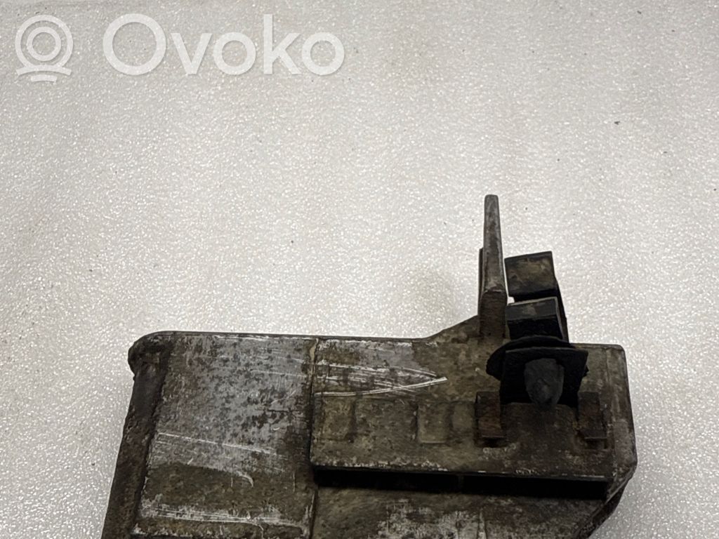 BMW 5 E39 Fuel pump bracket 