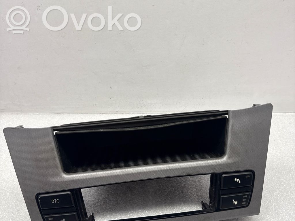 BMW 5 E60 E61 Mantu nodalījums centrālā konsole 