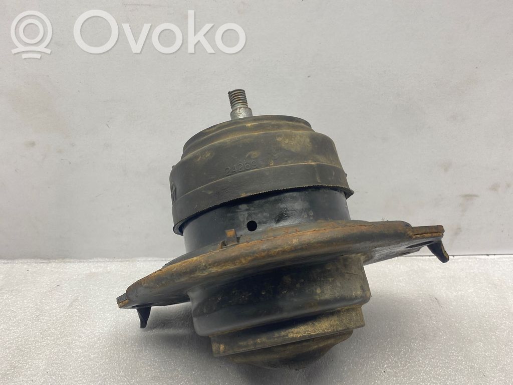 Jeep Grand Cherokee Engine mount bracket 