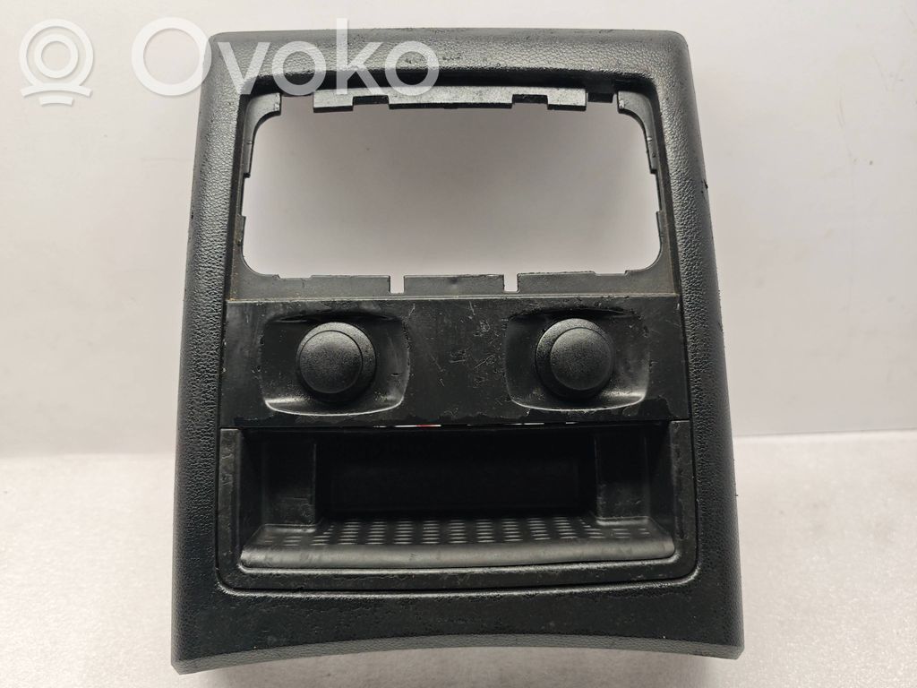 Centrālā konsole   7148760,58450713,7129531,68100408