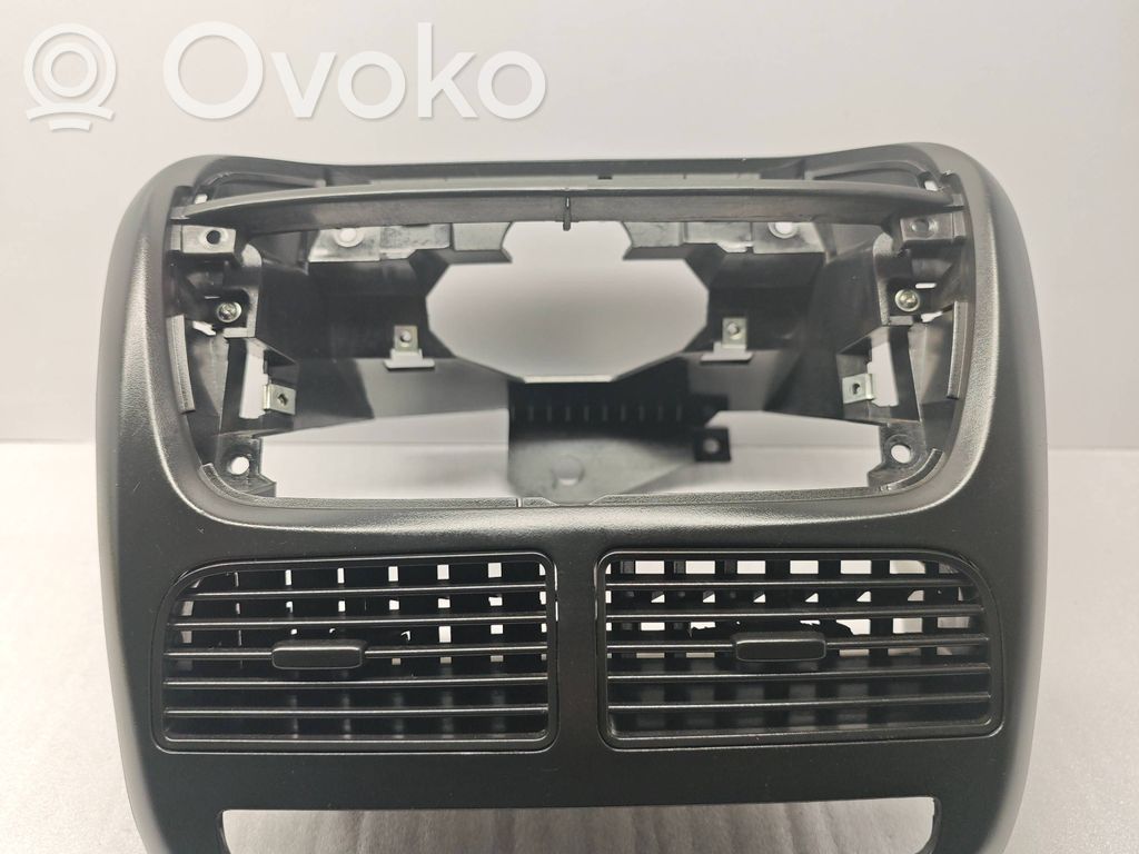 Fiat Doblo Centrinės oro grotelės 