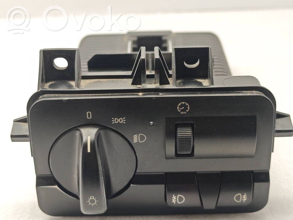 Light switch   6919833,0006451,037239054