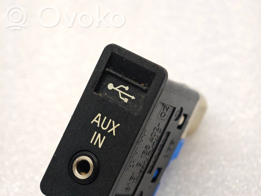 USB savienotājs   9138402