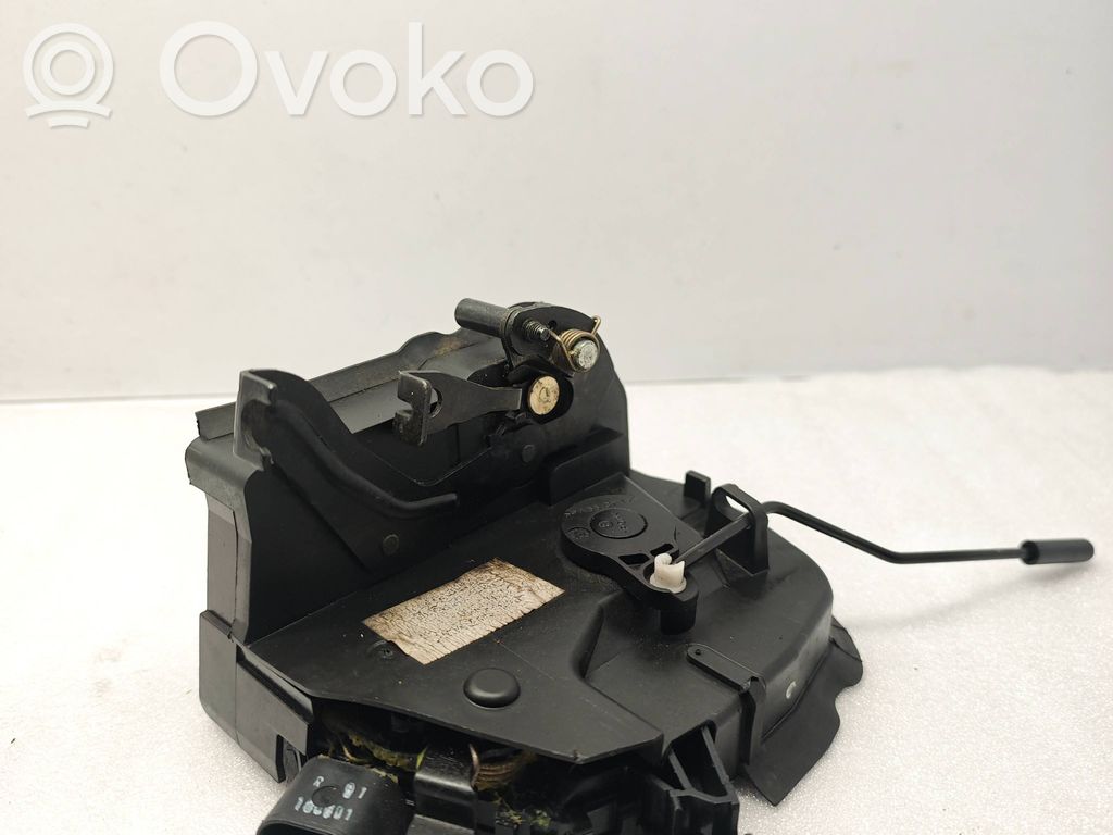 Zamek drzwi przednich   51214326404