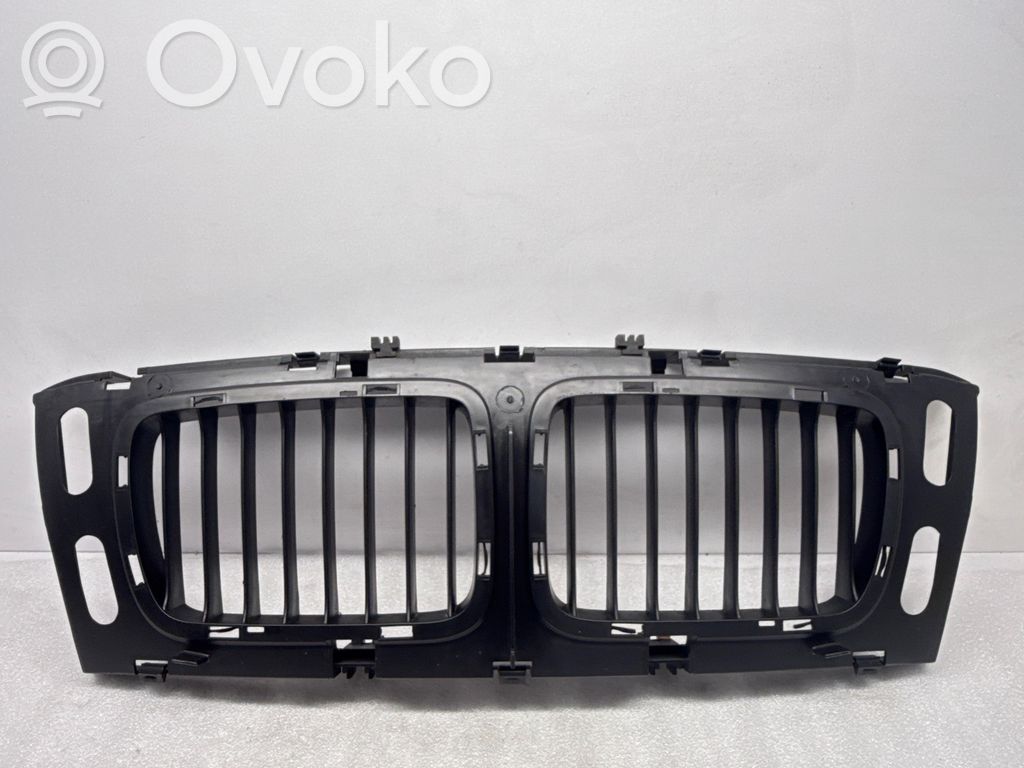 Front grill   8148727