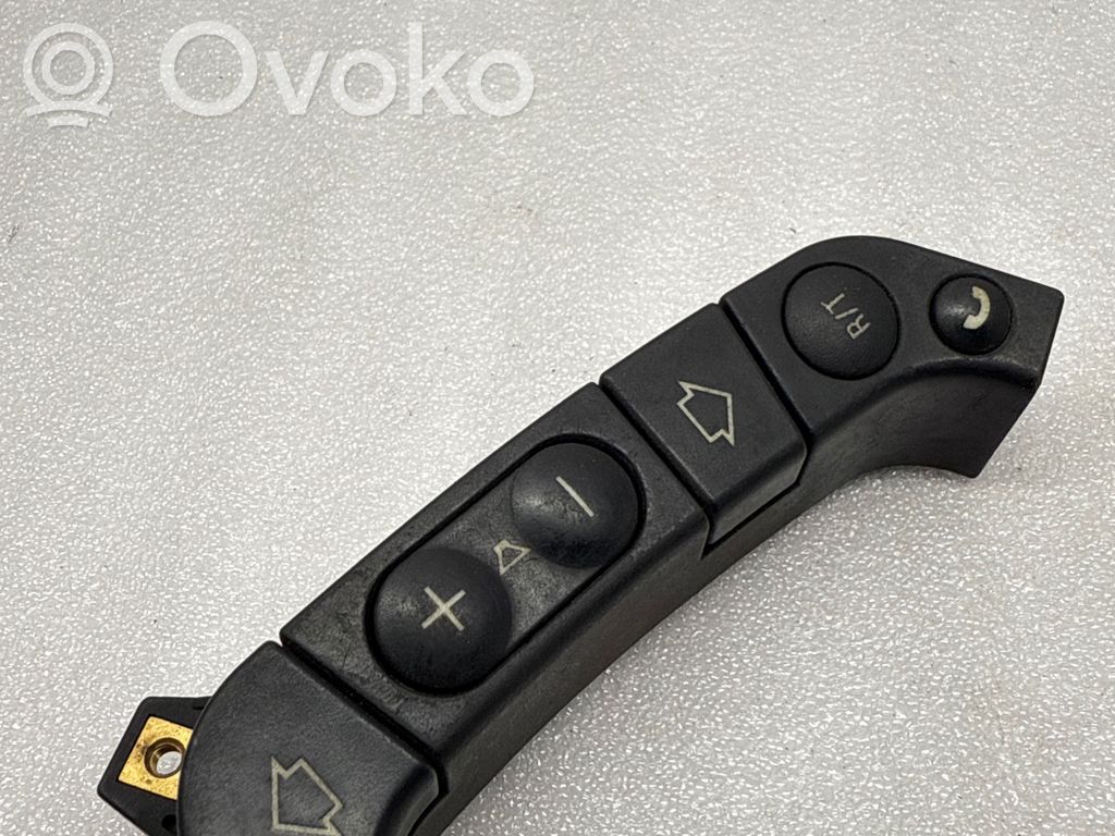 BMW 7 E38 Steering wheel buttons/switches 