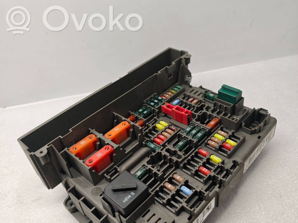 BMW 3 E90 E91 Drošinātāju kaste (komplekts) 