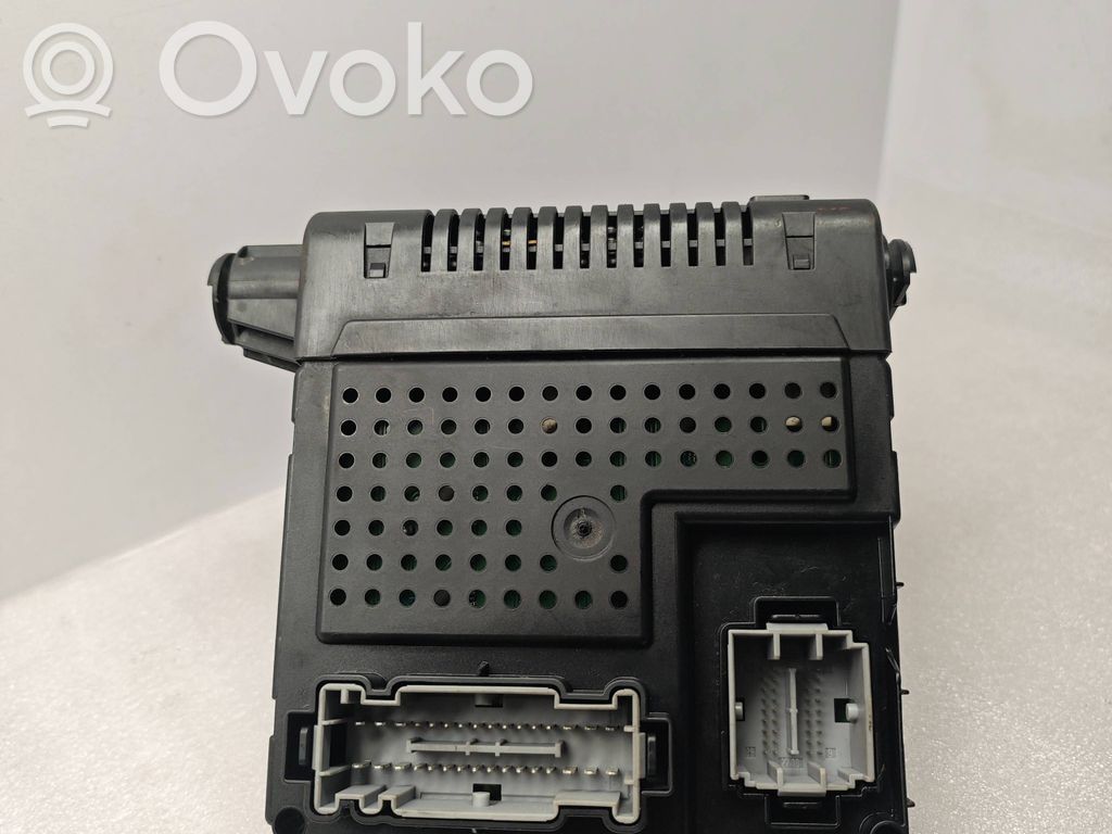 Volvo V70 Fuse module 