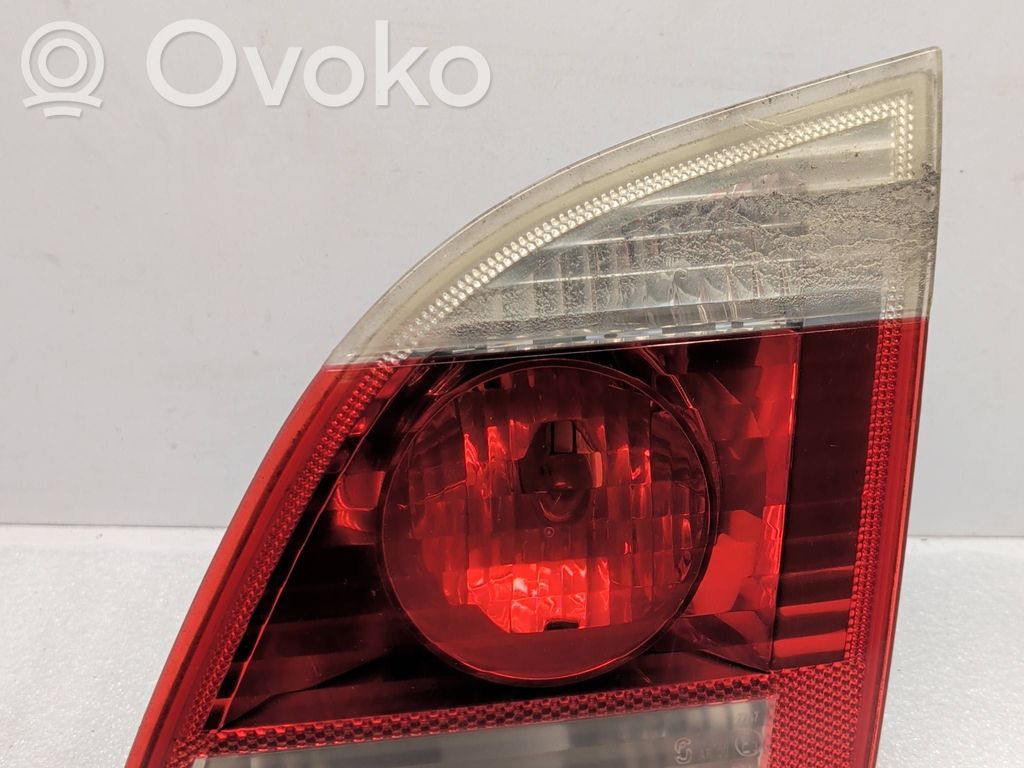 BMW 5 E60 E61 Galinis žibintas dangtyje 