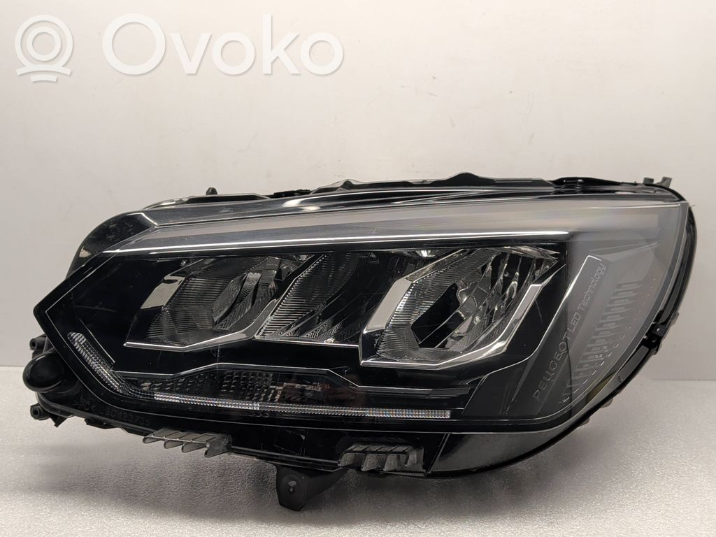 Peugeot 2008 II Lampa przednia 