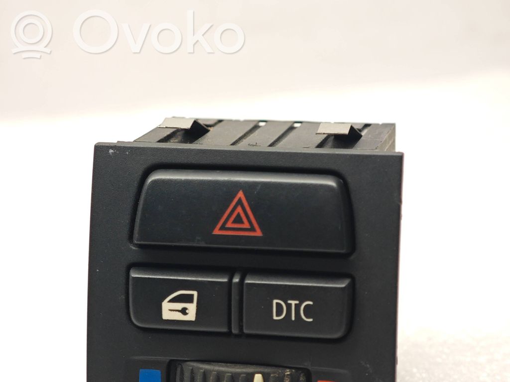 Hazard light switch   9132421
