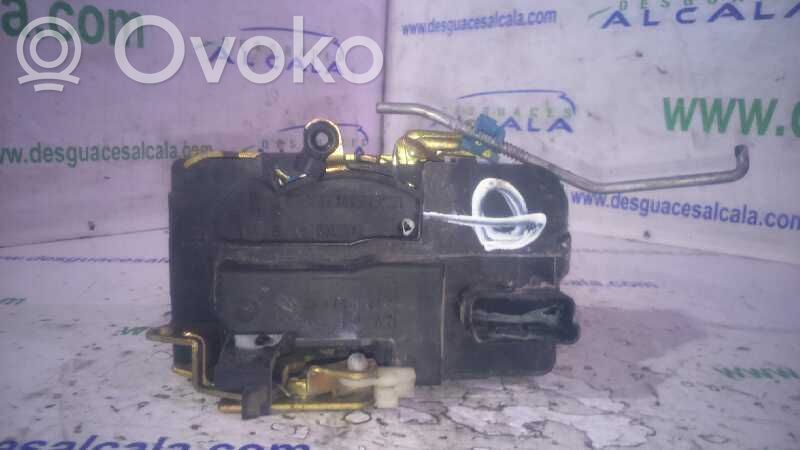 Cerradura de puerta delantera