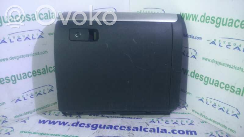 Volkswagen Jetta VI Boite à gants 
