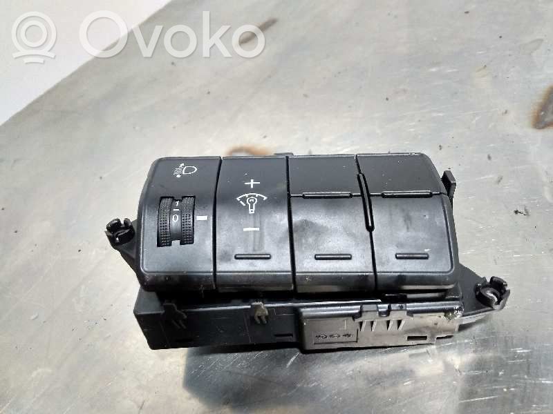 Interruptor de control del panel de luces   93310A6100