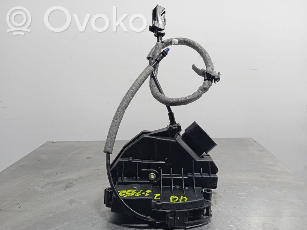 Priekšpusē slēdzene   921760105,BM5AA21812BF