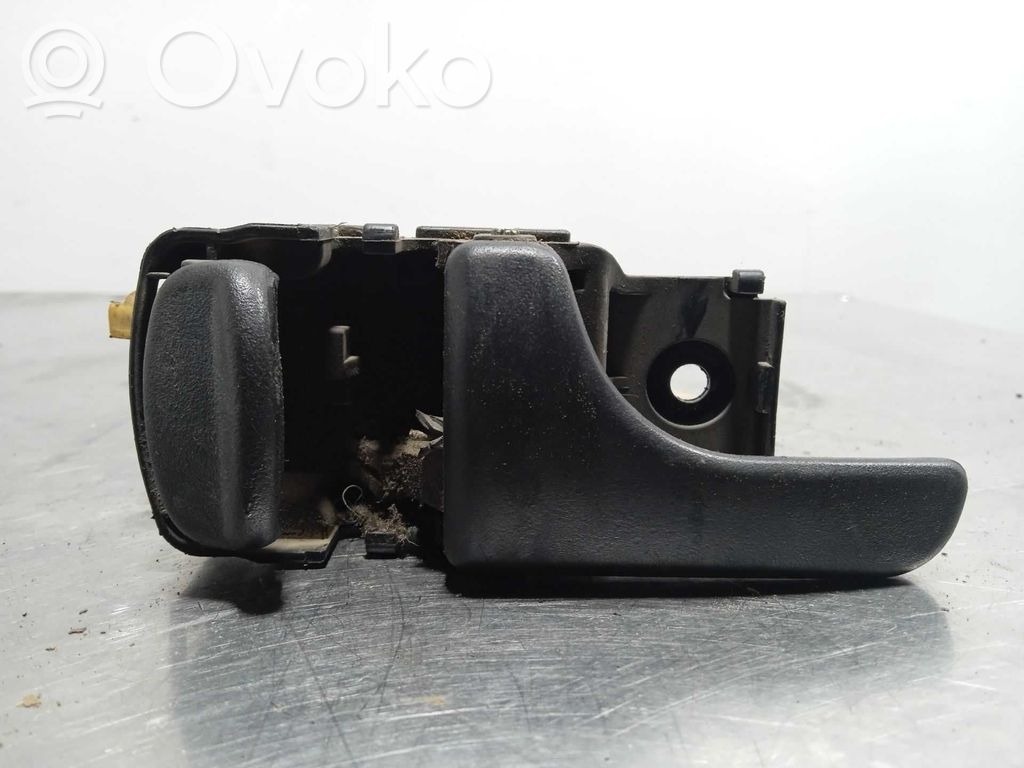 Nissan Terrano Manecilla interna puerta delantera 