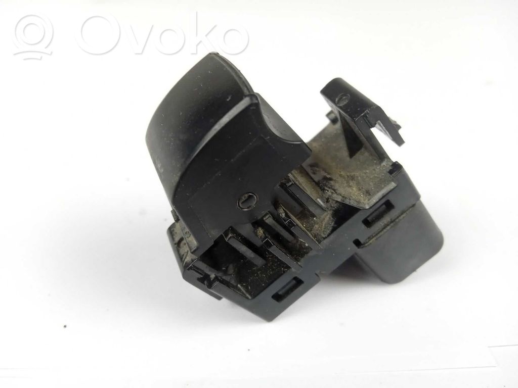 Comutator comandă geamuri electrice   8608A320