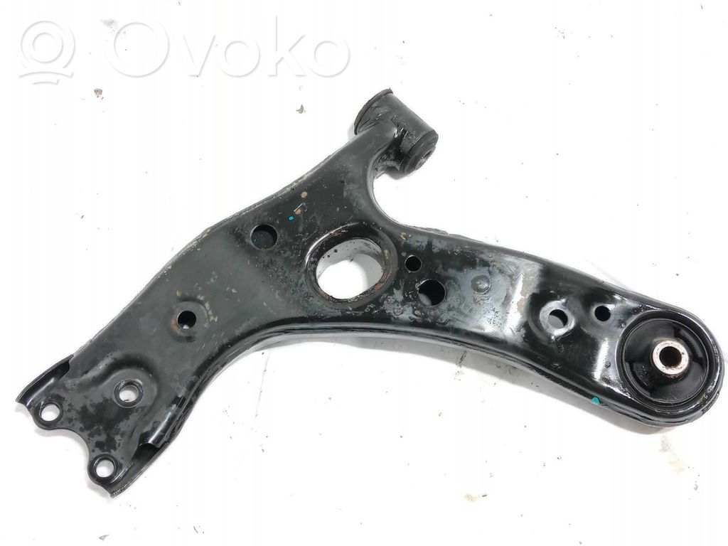 Toyota Auris E180 Braccio di controllo sospensione anteriore 