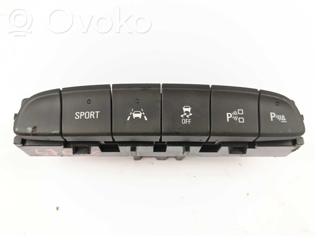 Opel Astra K Windscreen/window heater switch 