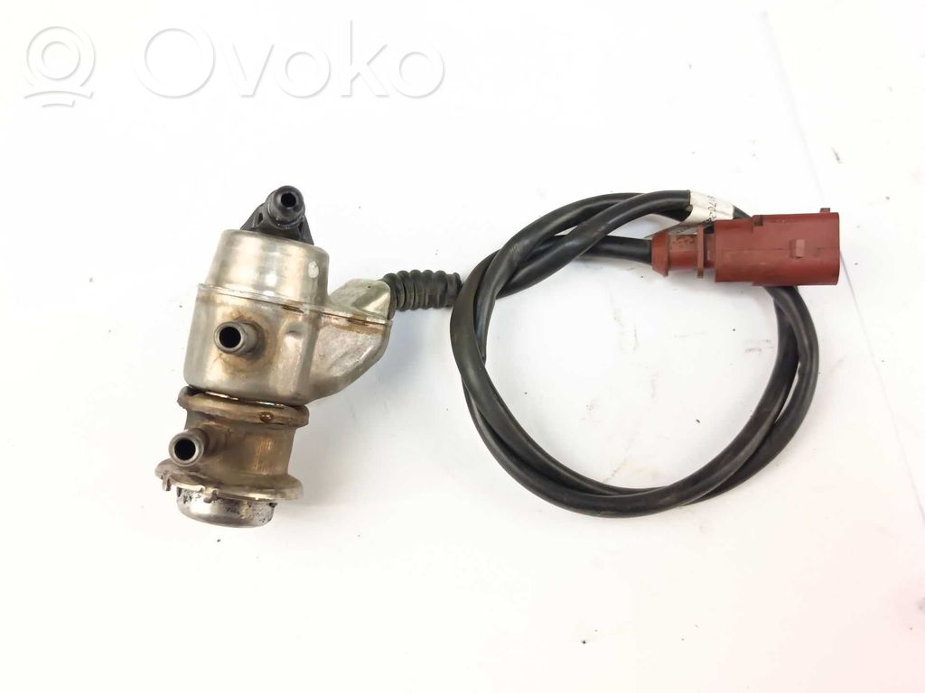 Inyector de combustible   04L131113S