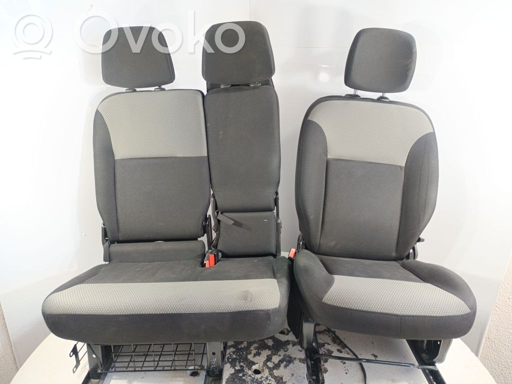 Nissan NV250 Переднее сиденье пассажира 