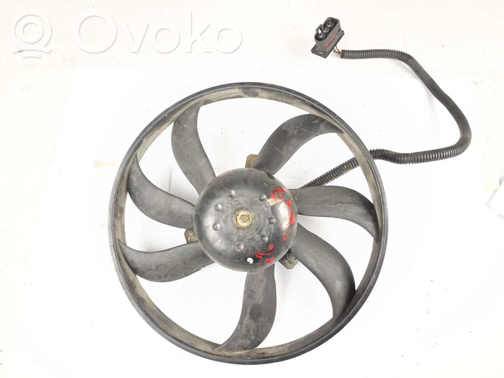Volkswagen Golf SportWagen Elektryczny wentylator chłodnicy