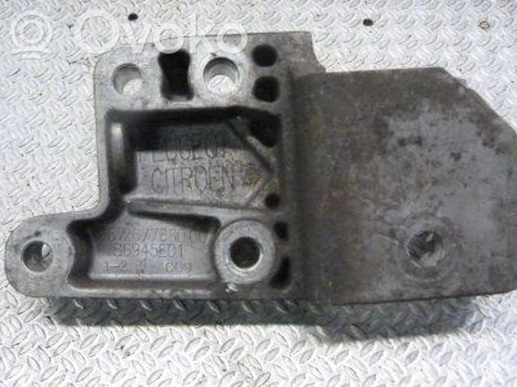 Citroen C5 Engine mounting bracket 