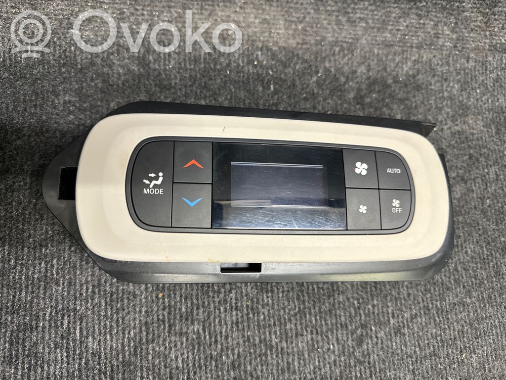 Chrysler Pacifica Climate control unit 