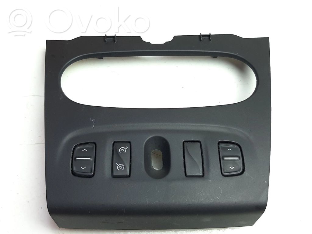 Dacia Logan I Electric window control switch 