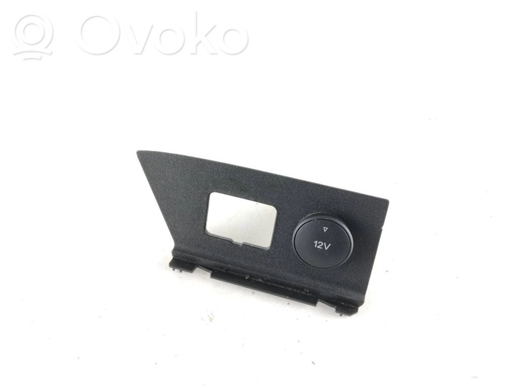 12 V Socket (front)   JK21V044K62CB,20180828