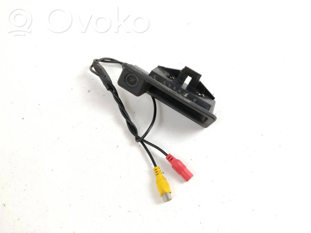 Tailgate handle with camera