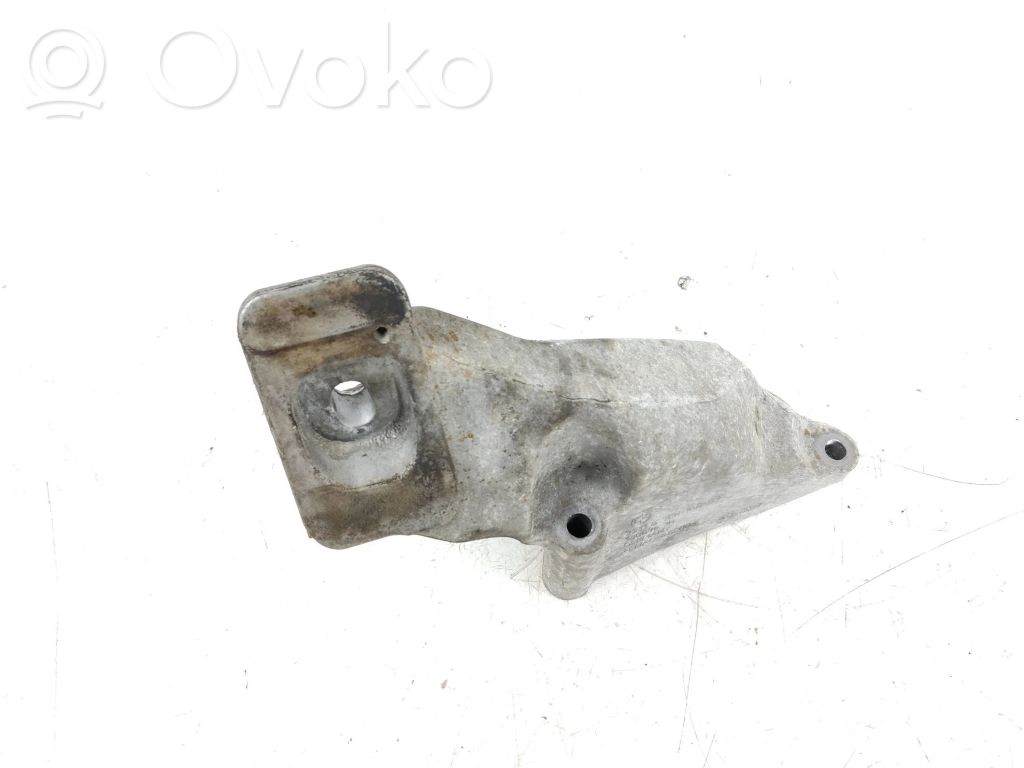 Engine mounting bracket   6780148,13807410