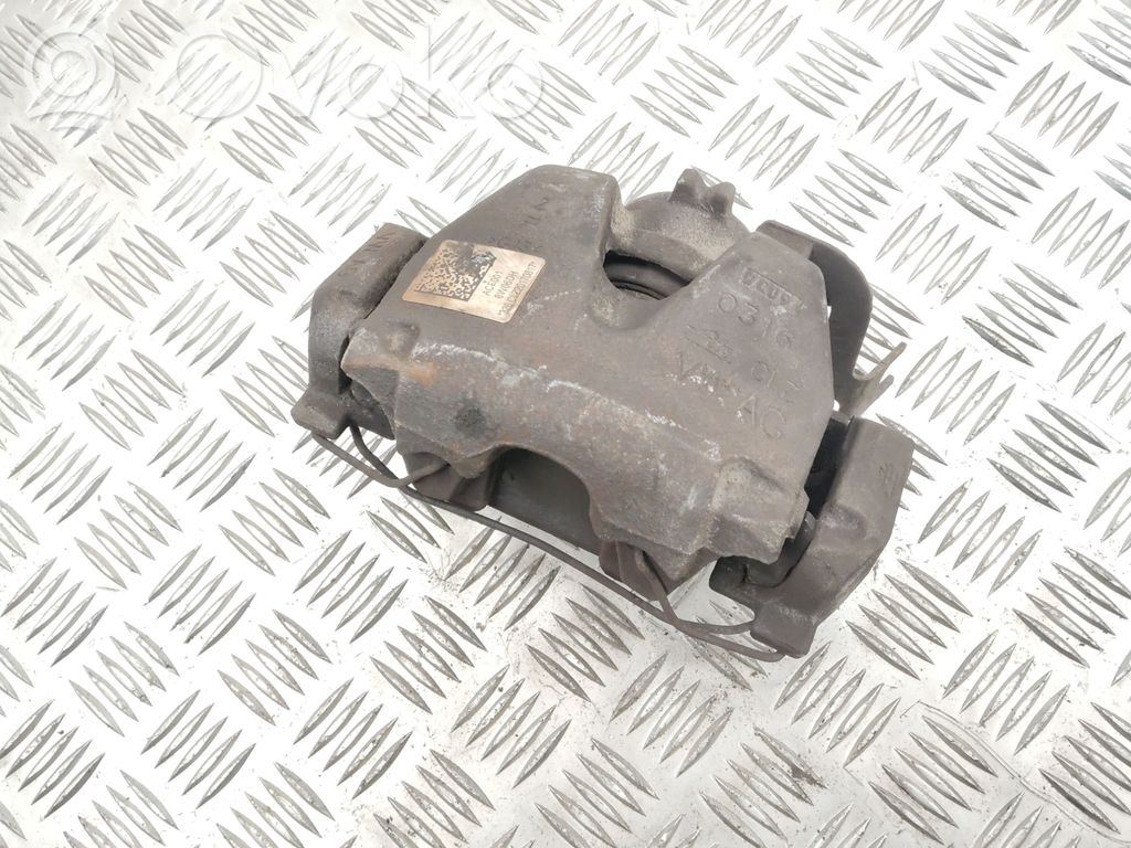Audi A4 S4 B9 Priekinis suportas 