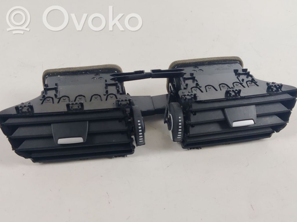 BMW X1 F48 F49 Dysze / Kratki środkowego nawiewu deski rozdzielczej 