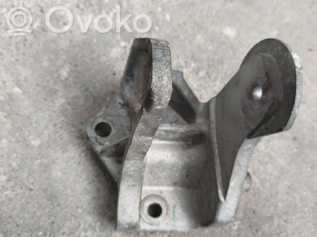 Engine mounting bracket