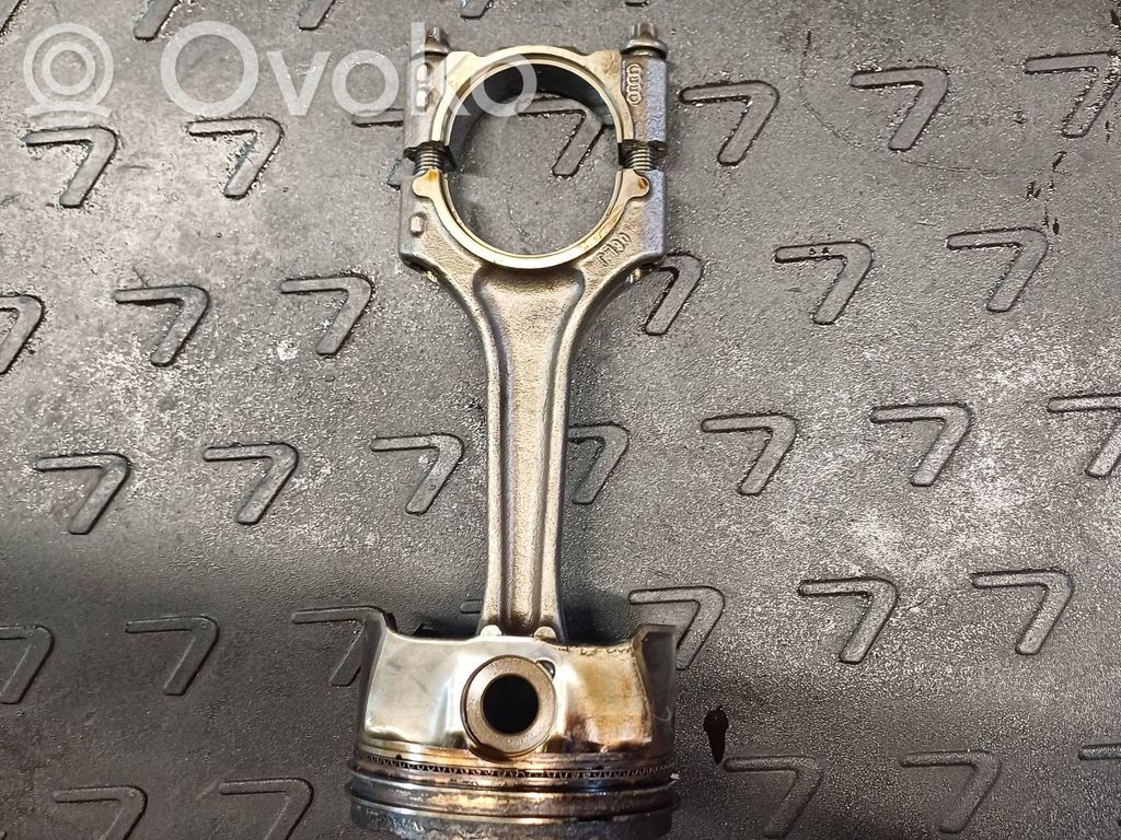 Audi A3 S3 8V Mäntä kiertokangella 