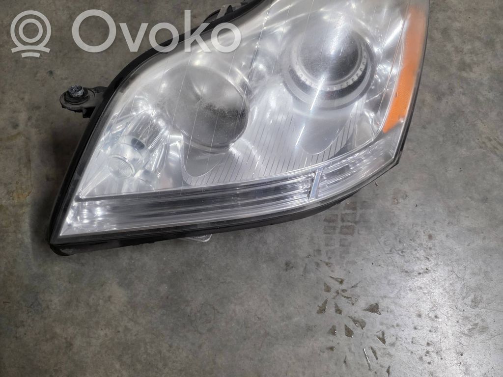 Mercedes-Benz GL X164 Lampa przednia 