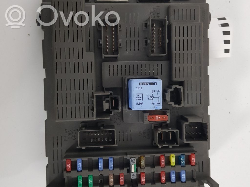 Peugeot 807 Fuse module 