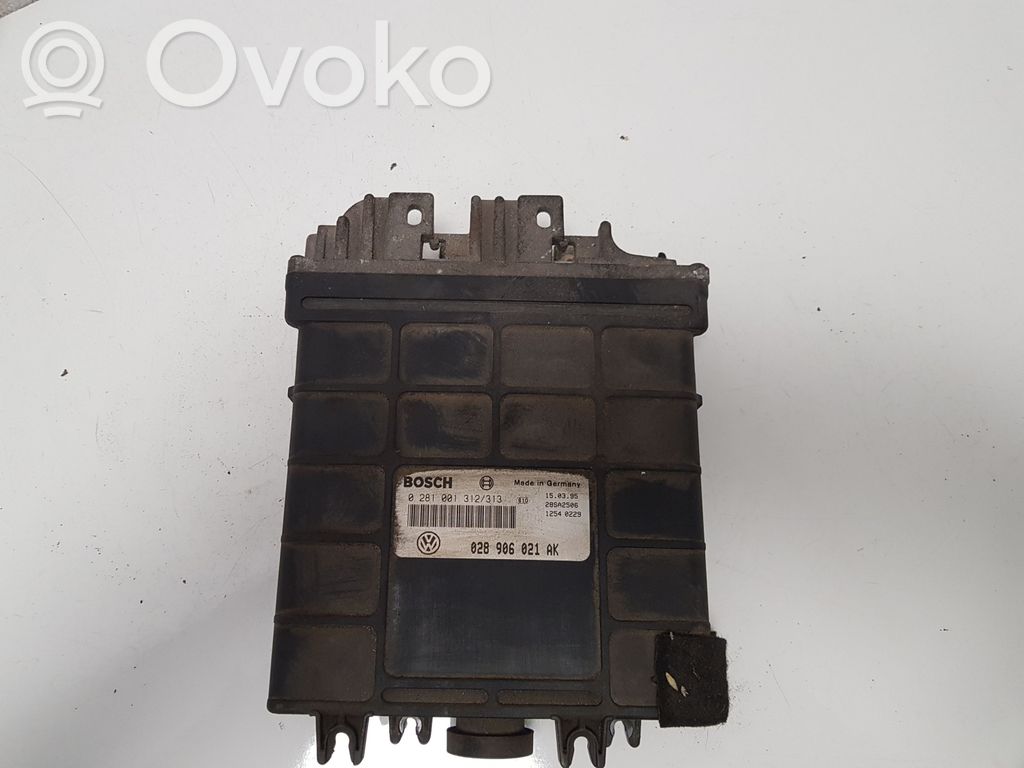 Volkswagen PASSAT B4 Engine control unit/module 