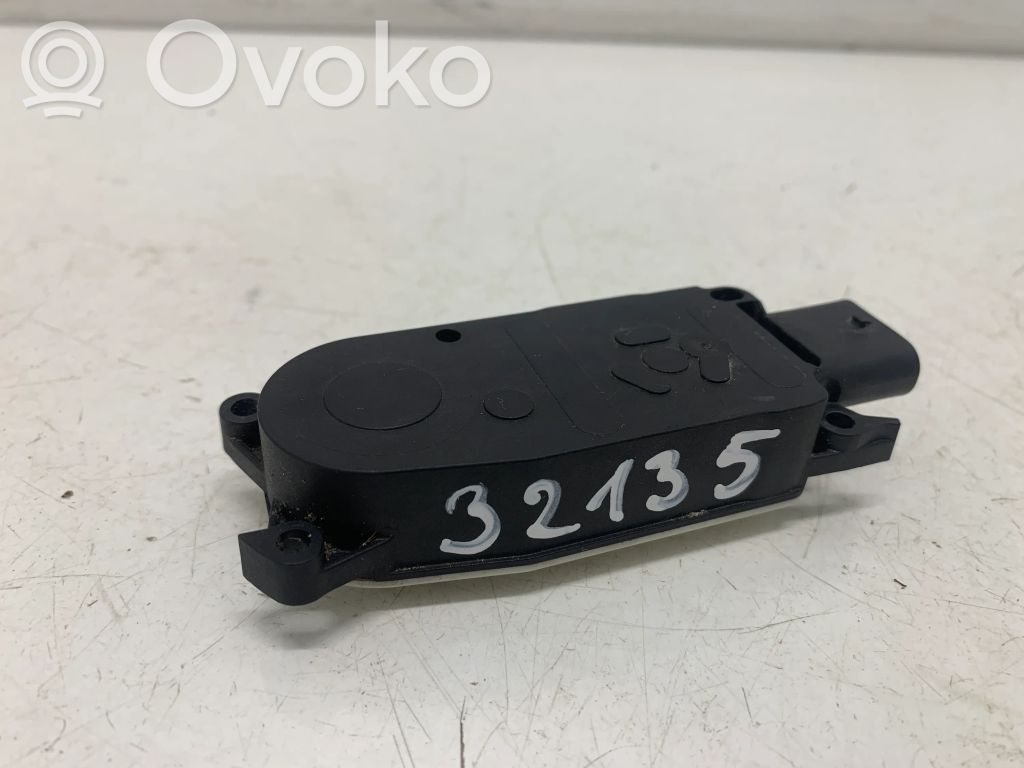 Volvo XC40 Silnik deflektora powietrza chłodnicy 