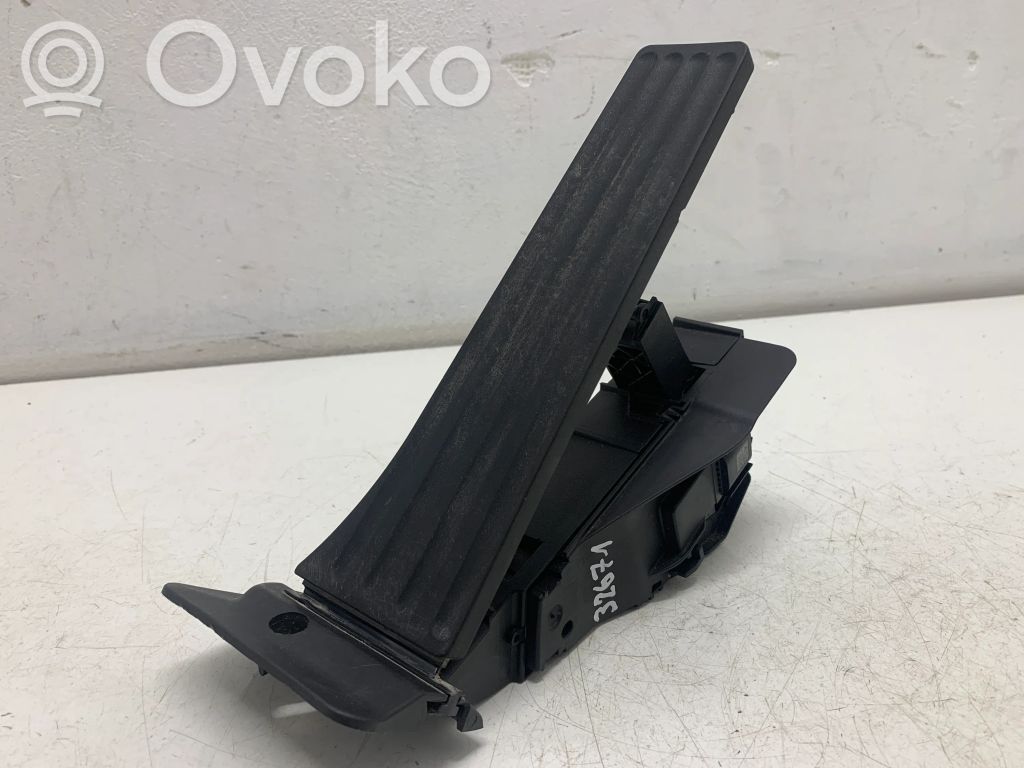BMW 2 F46 Accelerator throttle pedal 