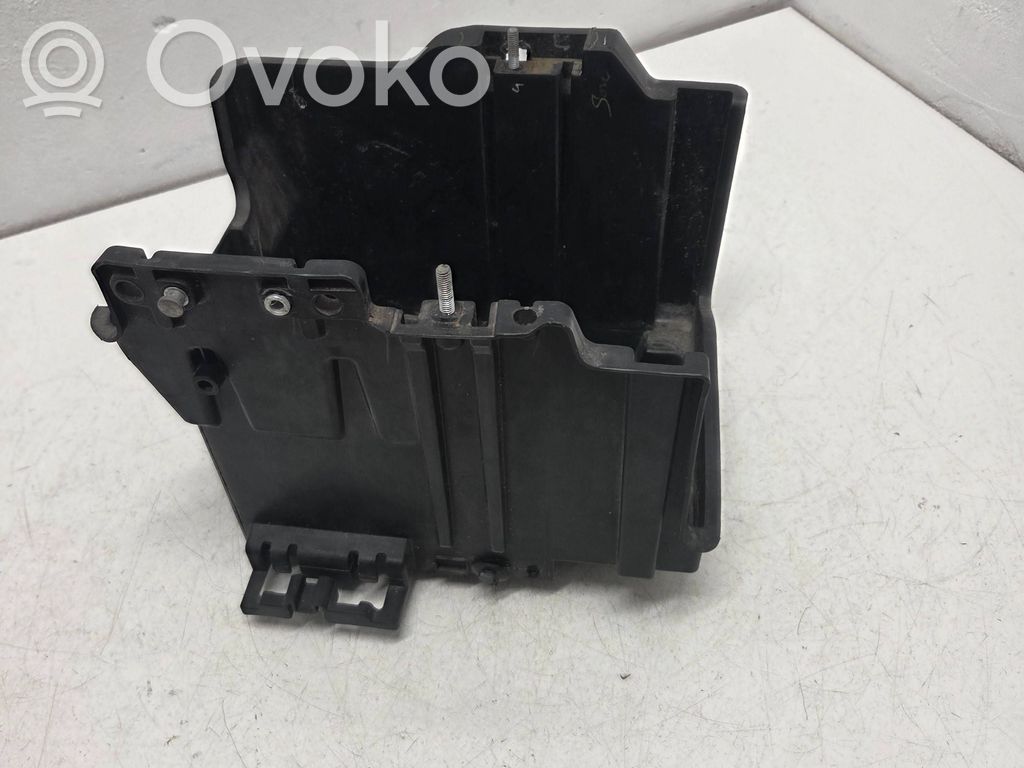 Ford Ecosport Akkulaatikon alusta 