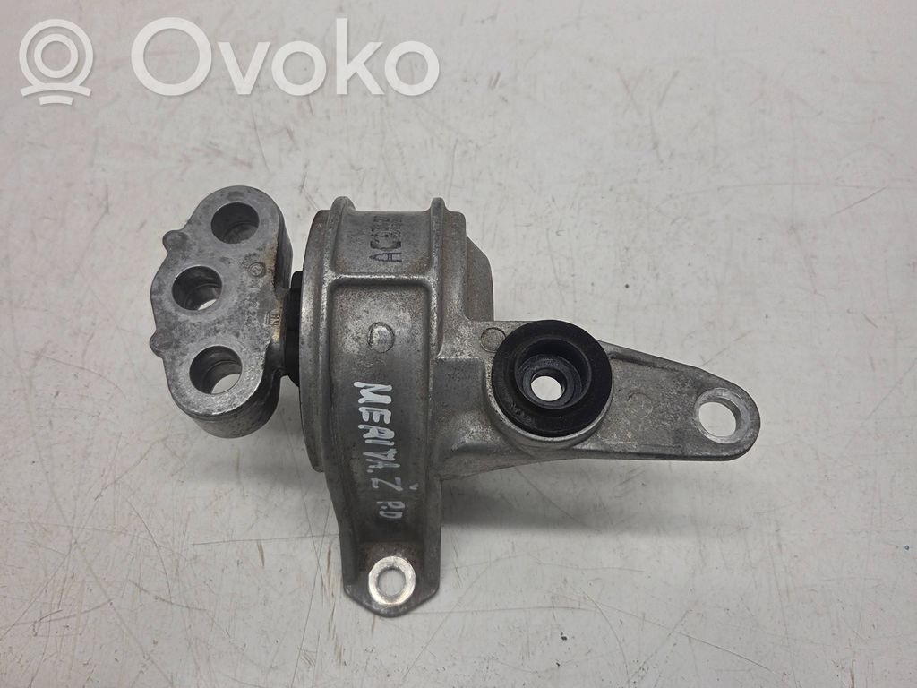 Opel Meriva B Moottorin kiinnikekorvake 