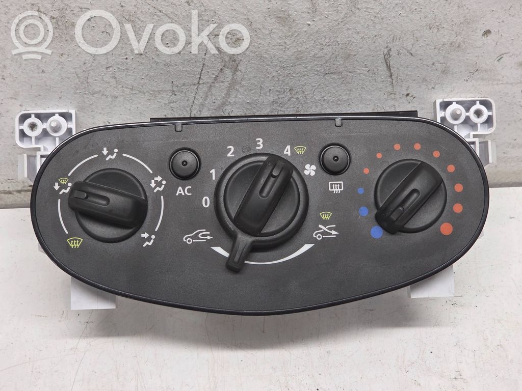 Dacia Duster Climate control unit 