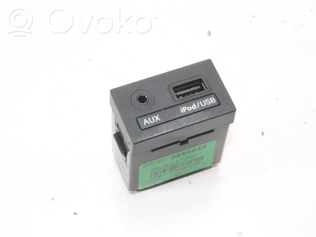 Hyundai i40 Enchufe conector entrada auxiliar 